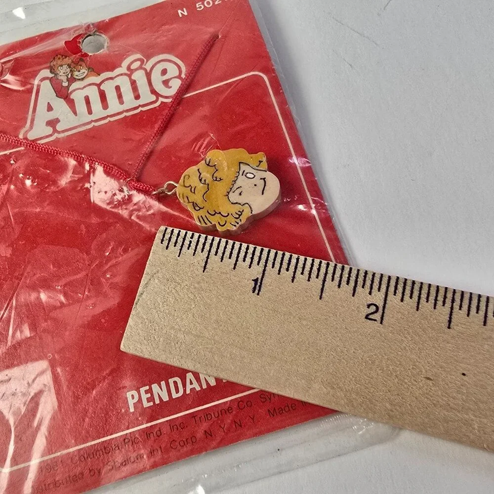 Vintage Little Orphan Annie Pendant Necklace N5027 Original Package Jewelry 1981